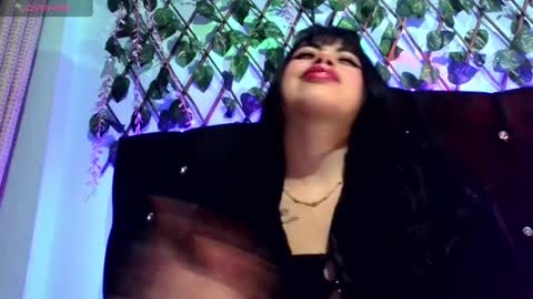 Snapshot of sylvana_19 chatting on December 6, 4:03 am online show from December 6, 4:03 am