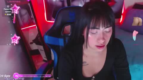 Snapshot of sylvana_19 chatting on December 19, 9:17 pm online show from December 19, 9:17 pm