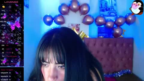 Snapshot of sylvana_19 chatting on January 1, 11:07 pm online show from January 1, 11:07 pm