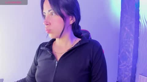 Snapshot of sylvana_19 chatting on September 16, 9:05 pm online show from September 16, 9:05 pm