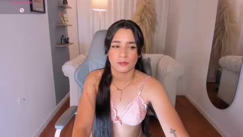 Snapshot of sylvana_cox chatting on February 20, 3:58 am sylvana online show from February 20, 3:58 am