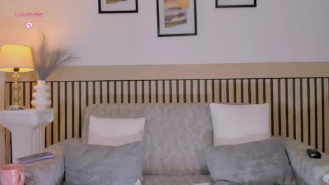 Snapshot of sylvana_cox chatting on April 19, 4:01 am sylvana online show from April 19, 4:01 am