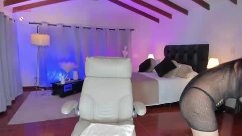 Snapshot of sylvana_cox chatting on April 23, 4:14 am sylvana online show from April 23, 4:14 am