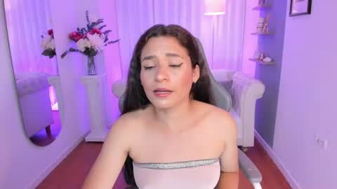 Snapshot of sylvana_cox chatting on June 20, 5:32 am sylvana online show from June 20, 5:32 am