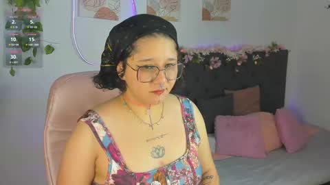 Snapshot of sylvara_bx chatting on April 19, 1:32 pm online show from April 19, 1:32 pm