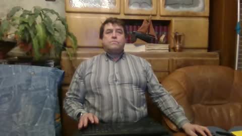 Snapshot of sympa_trique chatting on February 16, 5:53 pm sympa_trique online show from February 16, 5:53 pm