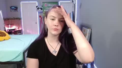 Jennah online show from May 9, 9:42 pm