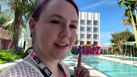 Jennah online show from May 12, 1:41 pm
