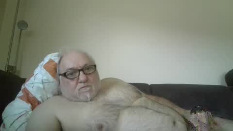 Snapshot of synek65 chatting on December 6, 1:22 pm synek65 online show from December 6, 1:22 pm
