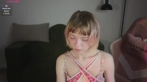Snapshot of t1nker_bell chatting on June 11, 8:56 am Alice online show from June 11, 8:56 am