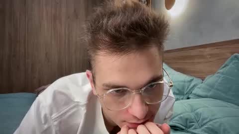 Snapshot of tai_fun chatting on February 6, 2:09 pm Alex online show from February 6, 2:09 pm