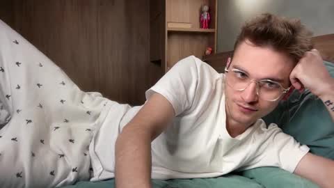 Snapshot of tai_fun chatting on February 11, 3:11 am Alex online show from February 11, 3:11 am