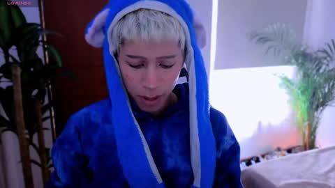 Snapshot of taichi_bluy chatting on October 3, 6:27 pm taichi online show from October 3, 6:27 pm