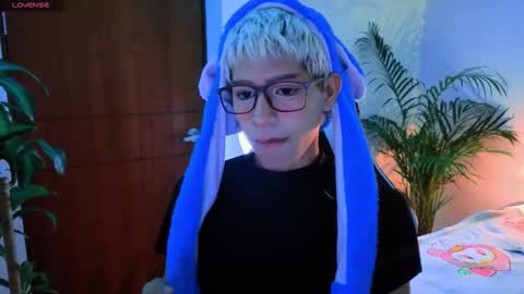 Snapshot of taichi_bluy chatting on October 19, 2:34 am taichi online show from October 19, 2:34 am