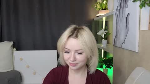 Snapshot of taitatkins chatting on February 1, 12:07 am Emily online show from February 1, 12:07 am