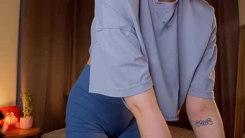 im Lally online show from September 24, 3:43 am