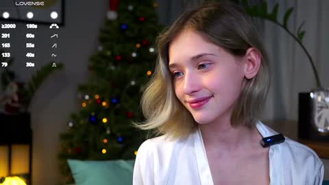 Snapshot of taitehambelton chatting on December 20, 9:11 am Mia online show from December 20, 9:11 am