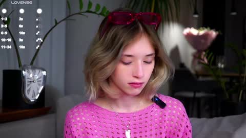 Snapshot of taitehambelton chatting on January 12, 1:42 am Mia online show from January 12, 1:42 am