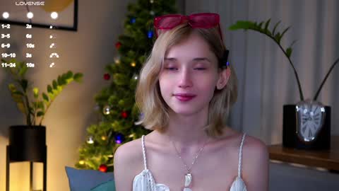 Snapshot of taitehambelton chatting on January 18, 12:24 am Mia online show from January 18, 12:24 am