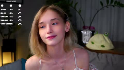 Snapshot of taitehambelton chatting on January 21, 9:13 am Mia online show from January 21, 9:13 am