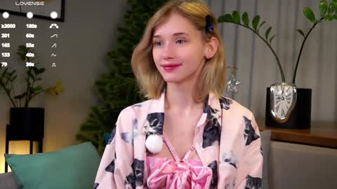 Snapshot of taitehambelton chatting on January 26, 12:05 am Mia online show from January 26, 12:05 am