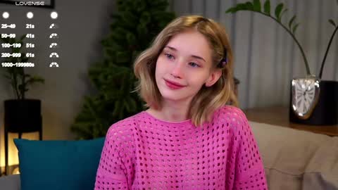 Snapshot of taitehambelton chatting on February 1, 12:07 am Mia online show from February 1, 12:07 am