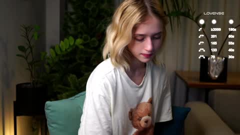 Snapshot of taitehambelton chatting on February 1, 12:16 pm Mia online show from February 1, 12:16 pm