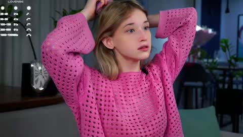 Snapshot of taitehambelton chatting on February 9, 1:44 am Mia online show from February 9, 1:44 am