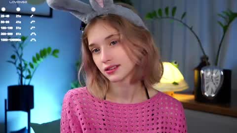 Snapshot of taitehambelton chatting on February 18, 2:16 am Mia online show from February 18, 2:16 am