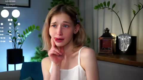 Snapshot of taitehambelton chatting on February 25, 12:58 am Mia online show from February 25, 12:58 am