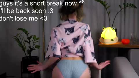 Snapshot of taitehambelton chatting on February 25, 4:03 am Mia online show from February 25, 4:03 am