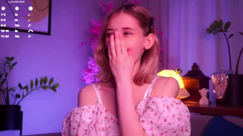 Snapshot of taitehambelton chatting on March 7, 3:19 am Mia online show from March 7, 3:19 am