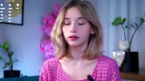 Snapshot of taitehambelton chatting on March 8, 1:28 am Mia online show from March 8, 1:28 am