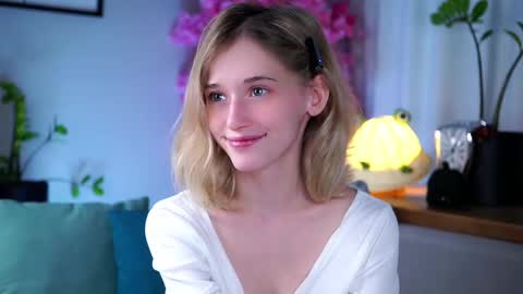 Snapshot of taitehambelton chatting on March 11, 4:54 am Mia online show from March 11, 4:54 am