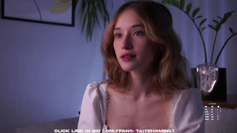 Snapshot of taitehambelton chatting on September 12, 2:00 am Mia online show from September 12, 2:00 am