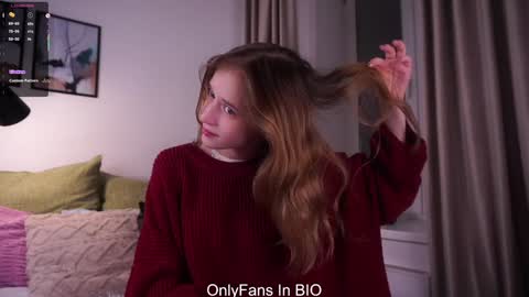 Mia online show from December 5, 1:14 am