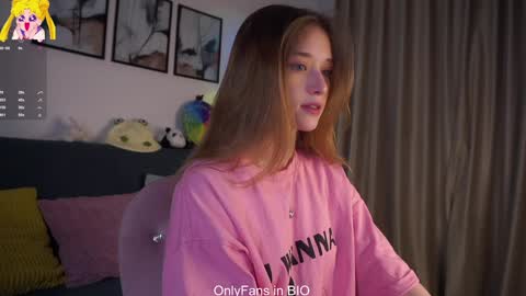 Mia online show from February 20, 1:35 am