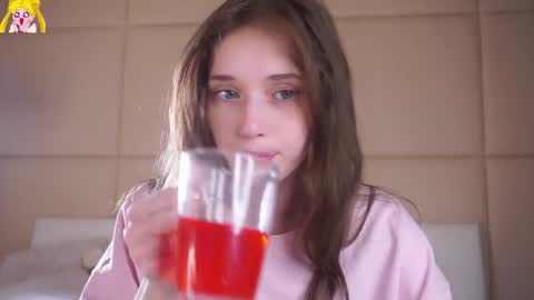 Mia online show from May 16, 2:30 am