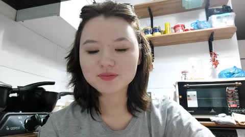 Lily online show from February 4, 1:28 pm