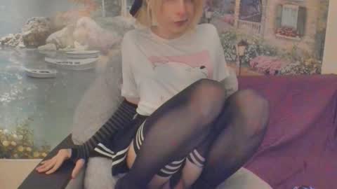 Snapshot of taka_s_paintroom chatting on March 11, 12:38 am Taka online show from March 11, 12:38 am