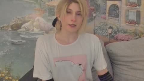 Snapshot of taka_s_paintroom chatting on March 19, 2:48 am Taka online show from March 19, 2:48 am