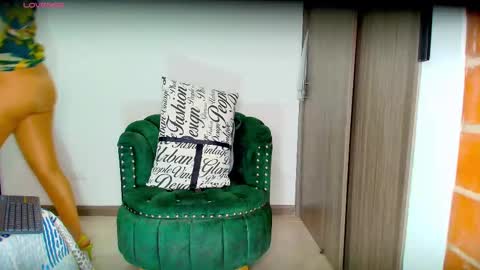 talianaprada_ online show from February 9, 11:09 pm