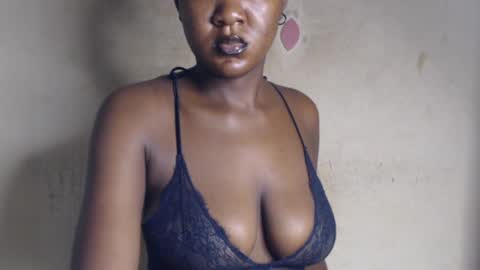 Snapshot of tall_choco chatting on June 15, 8:27 am tall_choco online show from June 15, 8:27 am