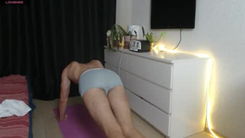 Snapshot of tall_sam chatting on September 15, 3:34 pm tall_sam online show from September 15, 3:34 pm