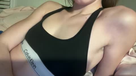 Snapshot of tallandsexyyy chatting on March 17, 10:18 am tallandsexyyy online show from March 17, 10:18 am