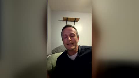 Snapshot of tallglassowater9cut459014 chatting on April 9, 5:07 am first stream was very fun grateful for every follow and super active chat online show from April 9, 5:07 am