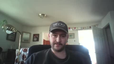 Snapshot of tallguy1994 chatting on January 13, 4:34 pm tallguy1994 online show from January 13, 4:34 pm