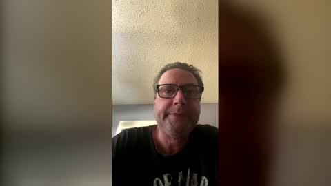 Snapshot of tallpaulb chatting on April 5, 12:19 am tallpaulb online show from April 5, 12:19 am