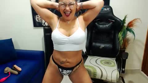 Snapshot of tamara_luaren chatting on May 14, 2:13 pm Tamara online show from May 14, 2:13 pm
