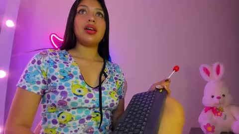 Snapshot of tamara_marquez chatting on September 22, 3:25 pm SOFIA online show from September 22, 3:25 pm